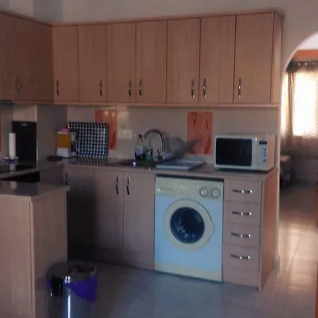 Careys Holiday Lets דירה