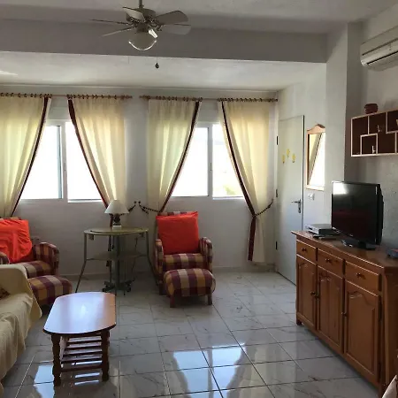 Careys Holiday Lets דירה רוחאלס